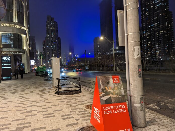 housing rental sign Tornoto