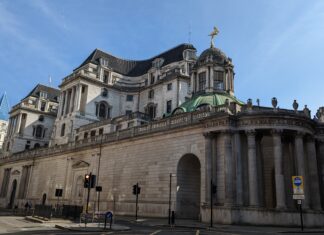 英倫銀行維持利率不變 再無官員要求加息