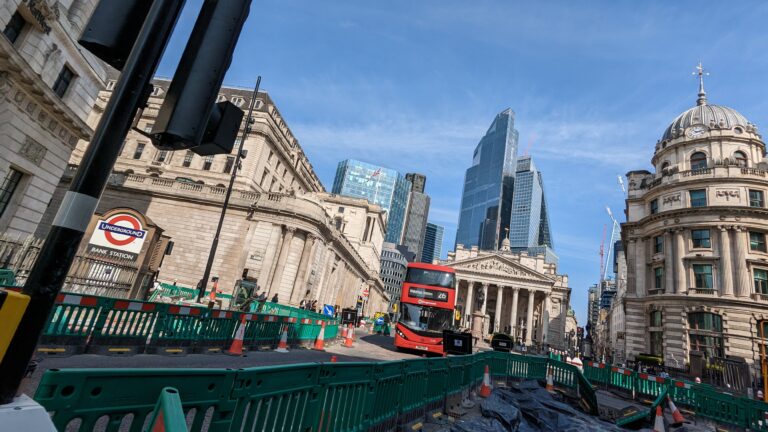 英倫銀行減息至5厘 咁官員點理解服務業通脹高企問題？