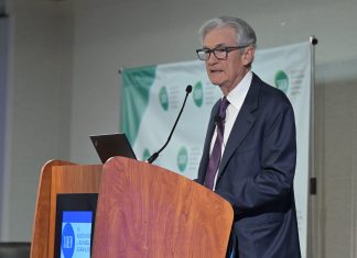 Powell話「等多陣先再算」… 即係等幾耐