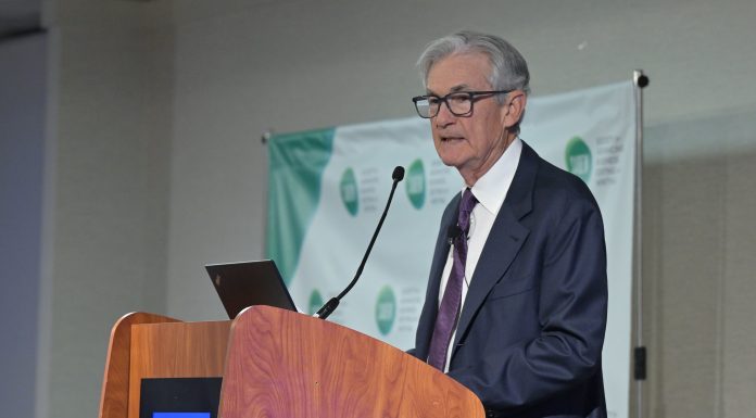 Powell話「等多陣先再算」… 即係等幾耐